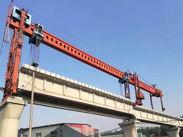 <b>山东淄博架桥机租赁180吨架桥机的架设方案工程</b>