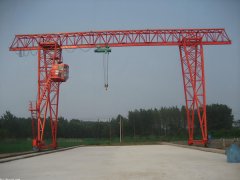 200 吨龙门吊重型构件吊装